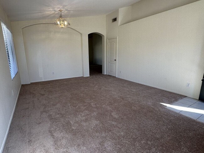 Building Photo - CHARMING SINGLE LEVEL 4 BEDROOM HOME ON A CORNER LOT