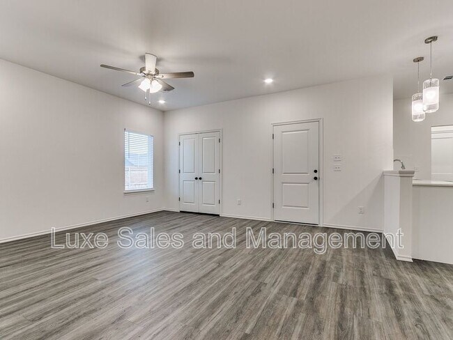 Foto del edificio - 11004 Oak Holw Ln