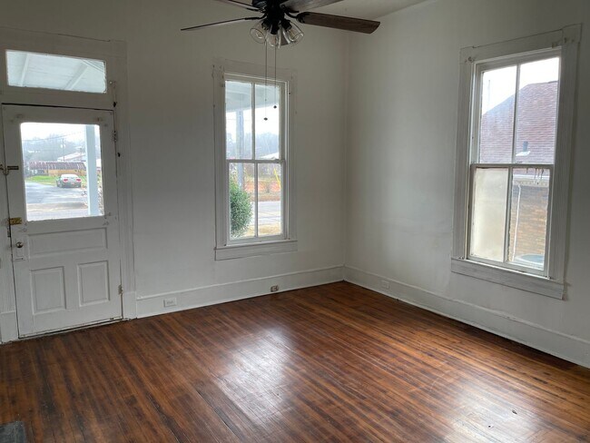 Building Photo - 1BR 1 BA Duplex in Opelika