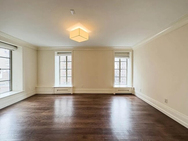 Building Photo - 140 E 63rd St