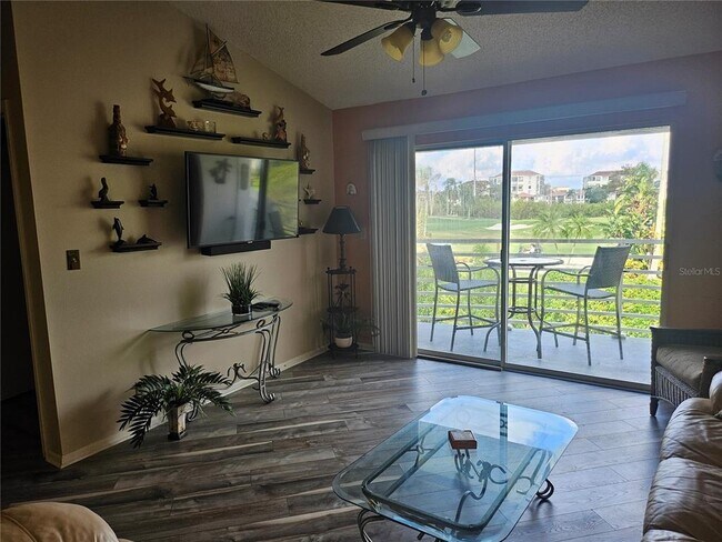 Foto del edificio - 6011 Bahia Del Mar Blvd S