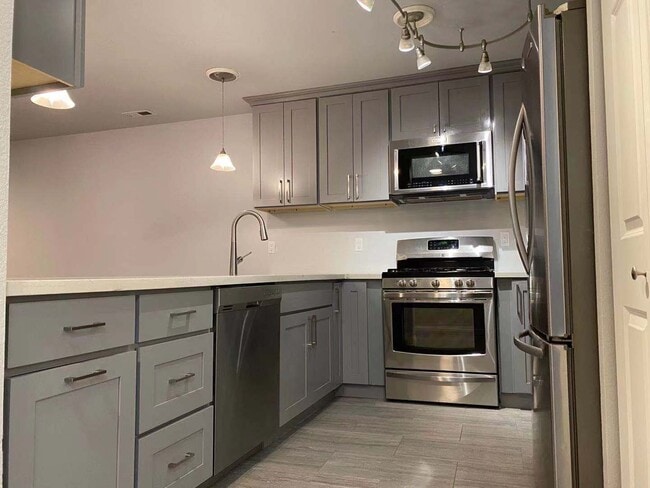 Building Photo - CLICK "REQUEST A TOUR" NOW!