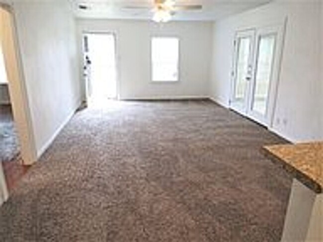 Foto del edificio - Renovated 2 Bed, 2 Bath Home in Bryan for ...
