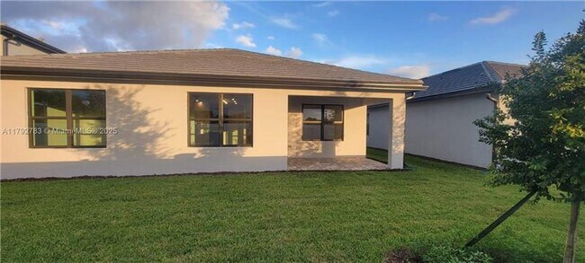 Foto del edificio - 2941 Hibiscus Ave