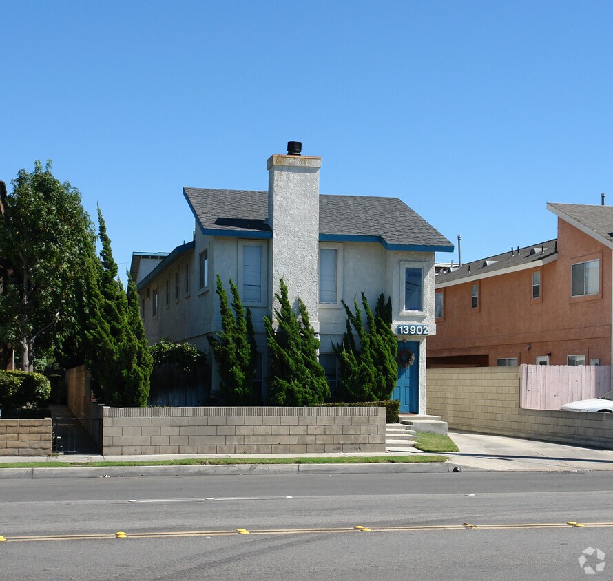 Building Photo - 13902 Edwards St
