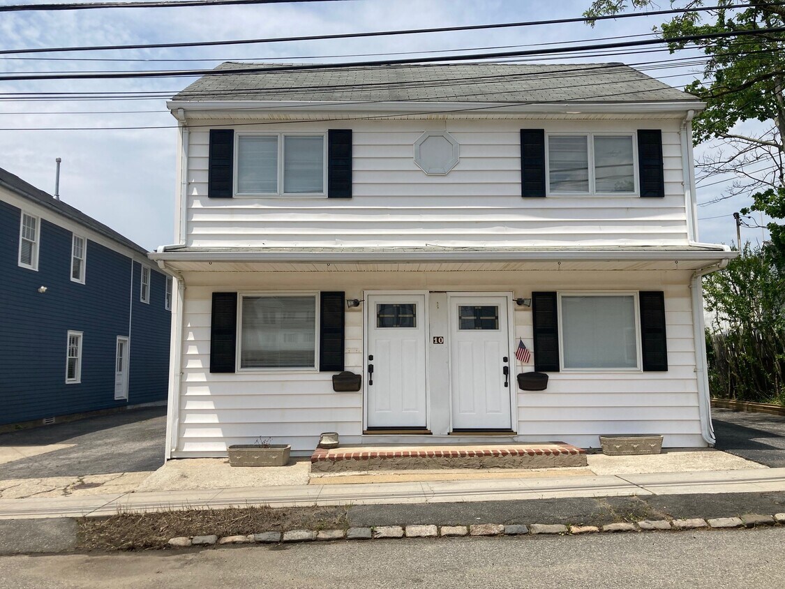 10 Skillman St, Roslyn, NY 11576 Townhome Rentals in Roslyn NY