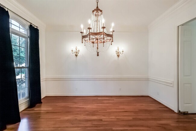 Foto del edificio - 5820 Charlotte St