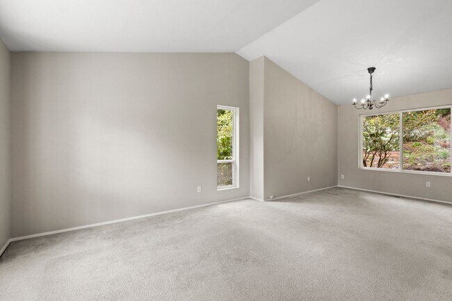 Building Photo - Beautiful 3 bed & 2.5 bath home in Maple V...