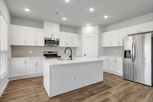 Building Photo - 4002-4002 Lecroy Ct