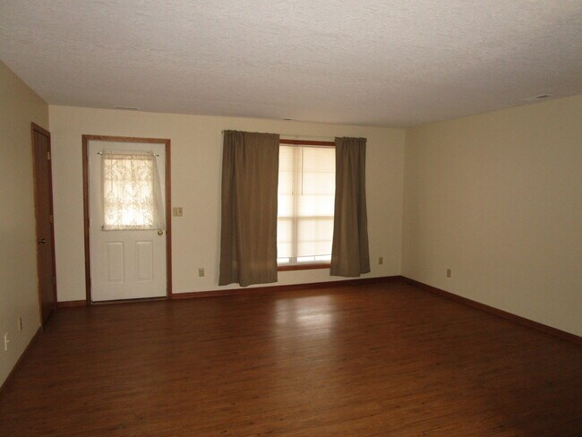 Foto del edificio - New Listing in Albion!!!