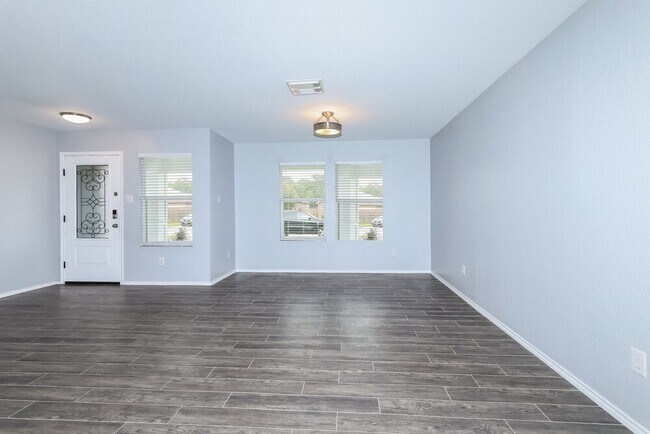 Foto del edificio - 302 Falling Pine Dr