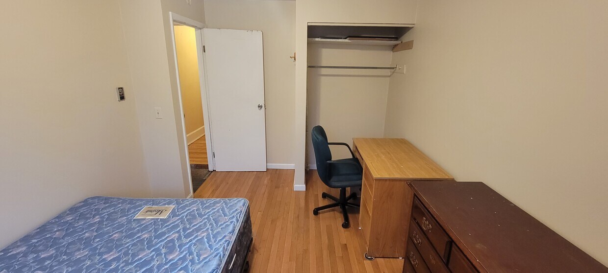 Dormitorio - 310 Western Ave