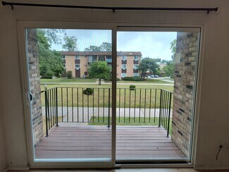 Building Photo - 670 Hill Dr