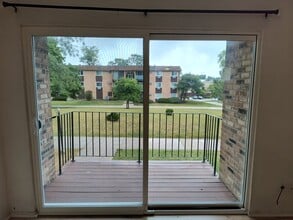 Building Photo - 670 Hill Dr