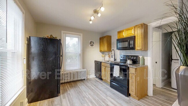 Foto del edificio - 702 Parry Ave