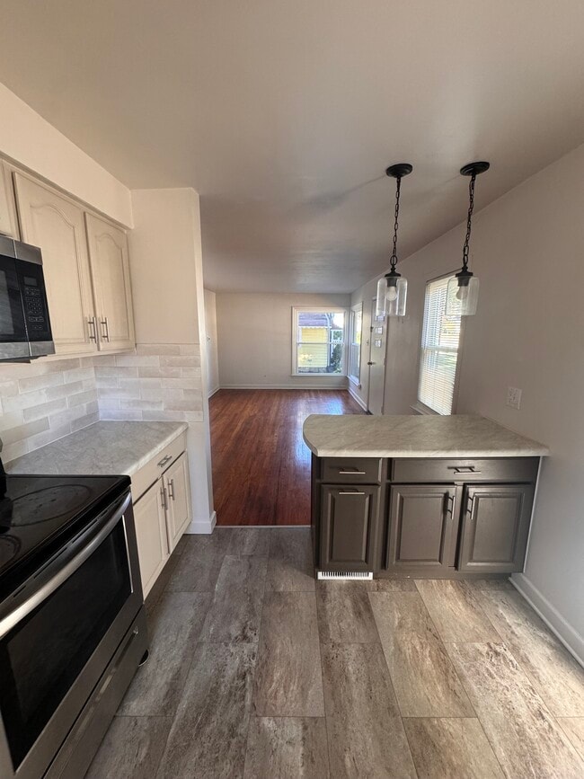 Building Photo - 412 Adams Ave