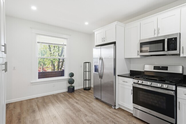 Foto del edificio - 332 Elm Rd