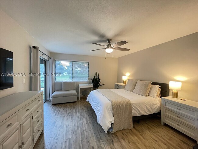 Foto del edificio - 2221 SW 92nd Ter