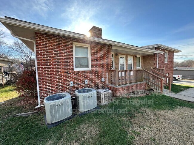 Foto del edificio - 1114 E Myrtle St