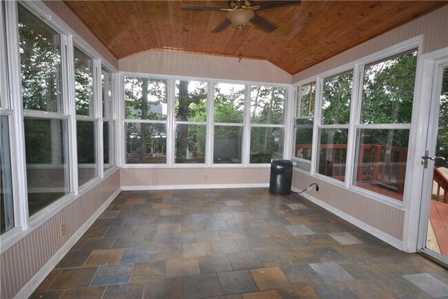 Building Photo - 3885 Easy Cir NE