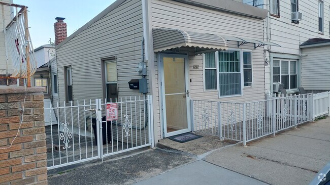 Building Photo - 6202 Meadowview Ave
