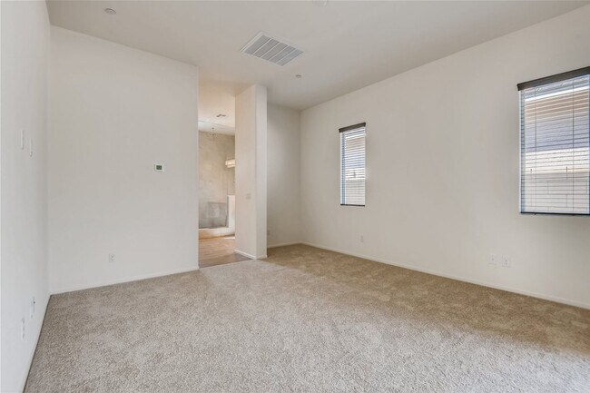 Foto del edificio - GORGEOUS SINGLE-STORY HOME WITH OPEN FLOOR...