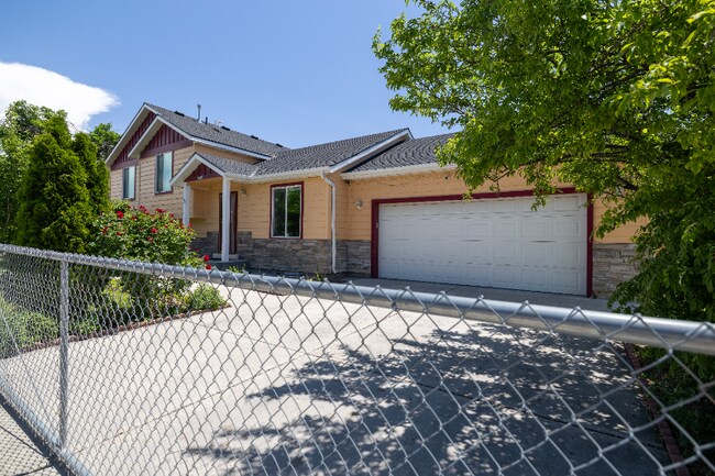 Building Photo - 496 E 3400 S