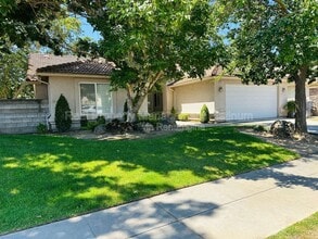 Building Photo - 2012 Riverview Dr