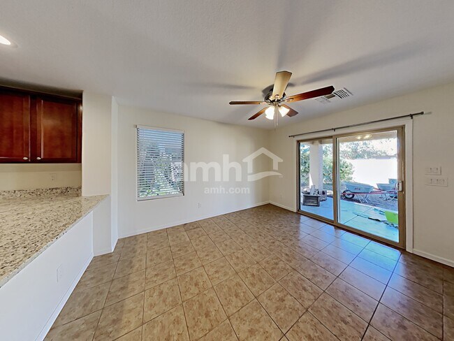 Foto del edificio - 4592 E Longhorn St