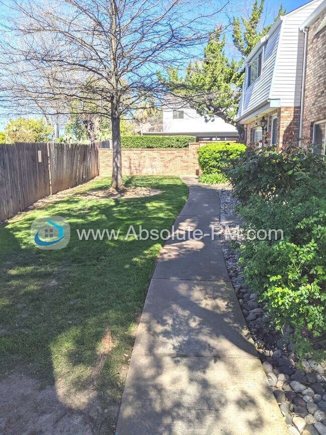 Foto del edificio - Amazing 3 Bed 2 Bath Townhome located in H...