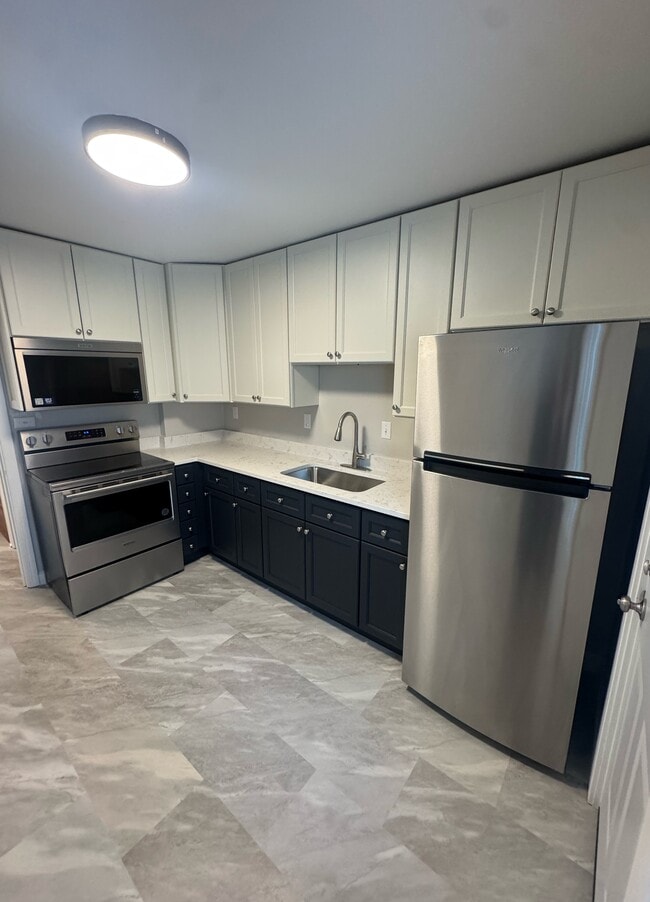 Building Photo - 4841 N Mohawk Ave