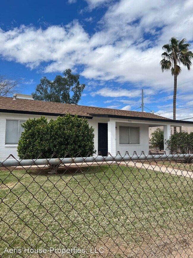 Building Photo - 2 br, 1.5 bath House - 601 N Brown Ave