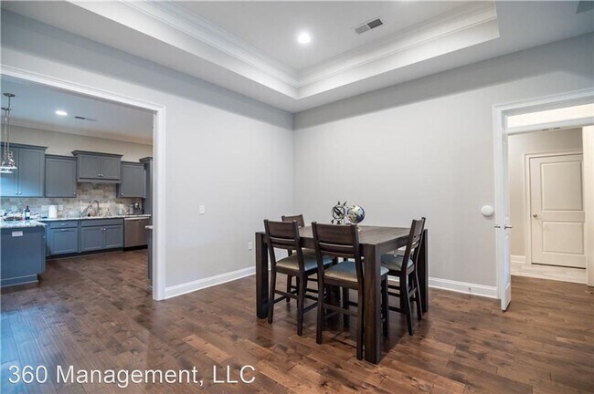 Building Photo - 3 br, 3 bath House - 688 Villas Way #101