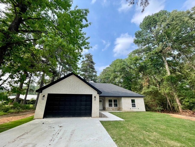Building Photo - 17562 Highland Cir