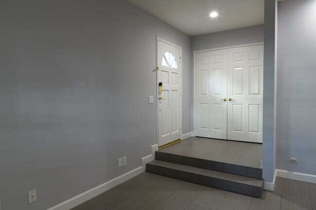 Entry - 4444 Moorpark Way