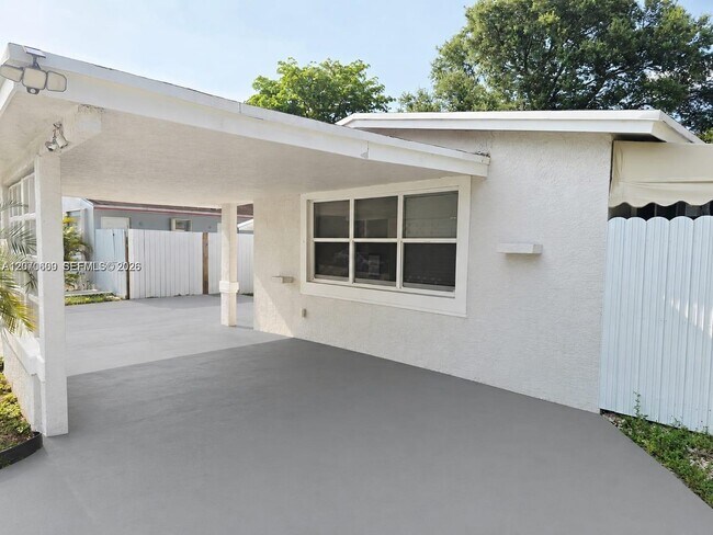 Foto del edificio - 2820 NW 14th Ct