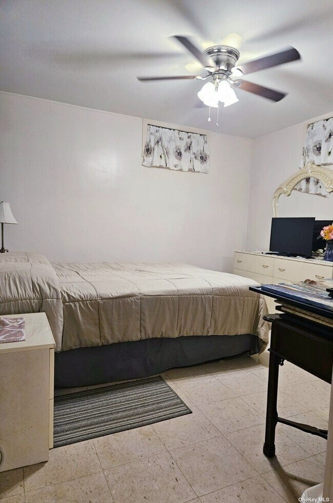Foto del edificio - 1296 E 55th St