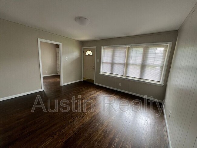 Foto del edificio - 4419 Lindscott Ave