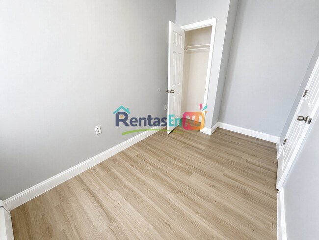 Foto del edificio - 596 River St