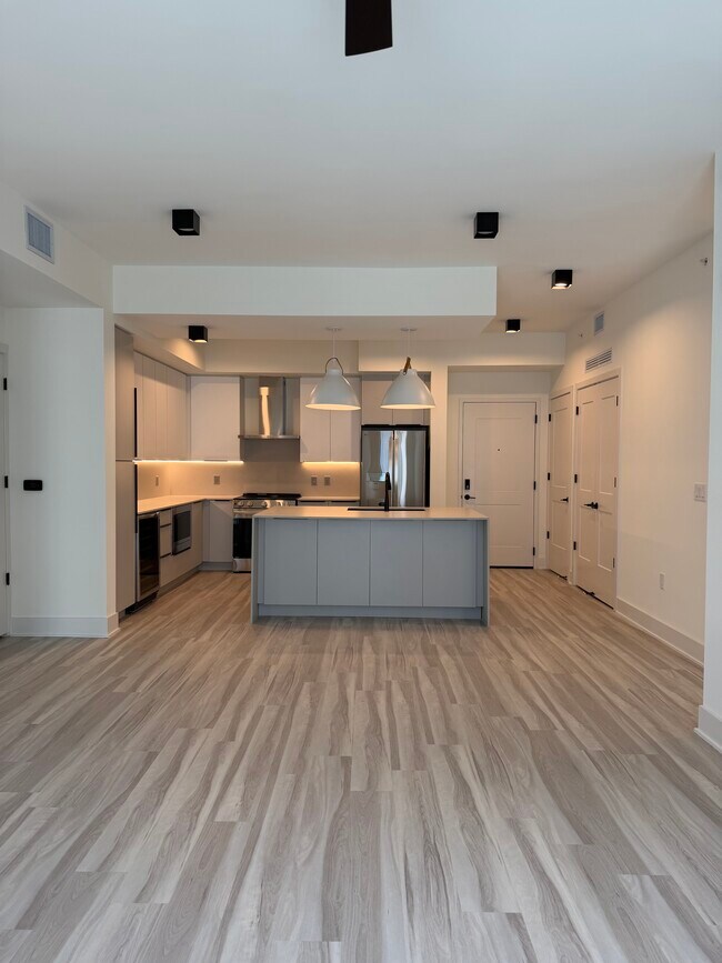 Building Photo - 2375 NE 186th St