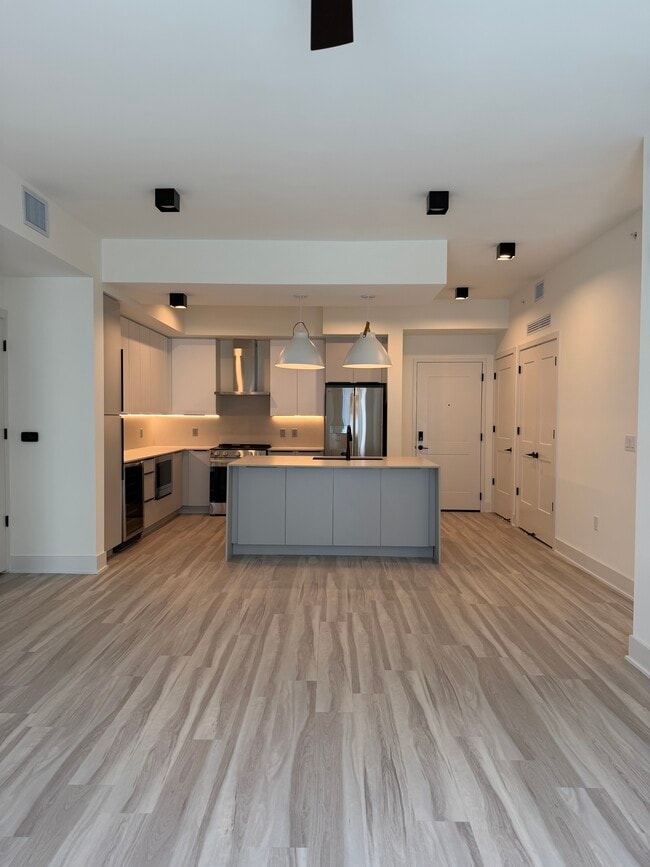 Building Photo - 2375 NE 186th St