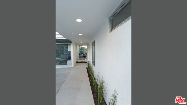 Foto del edificio - 1466 Bel Air Rd