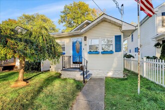 Building Photo - 34 Shoreland Terrace