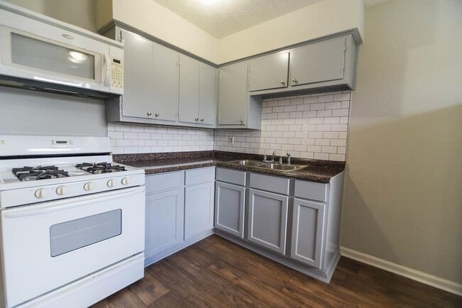 Foto del edificio - 311 Campbell Ave