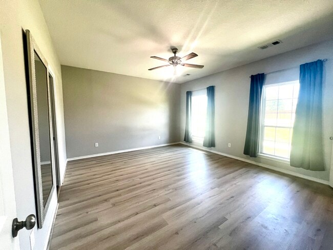 Building Photo - 104 Sun Valley Ln