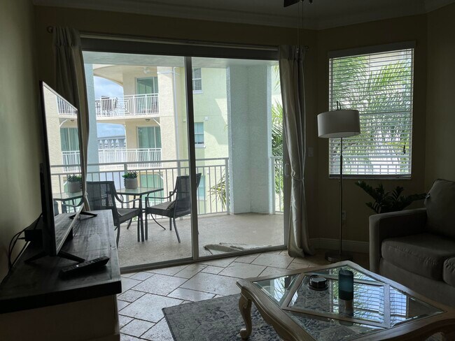 Foto del edificio - 815 NW Flagler Ave