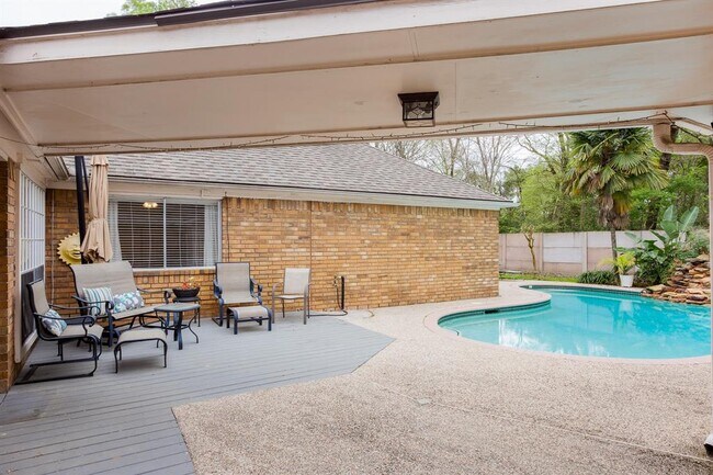 Building Photo - 4202 Island Hills Dr