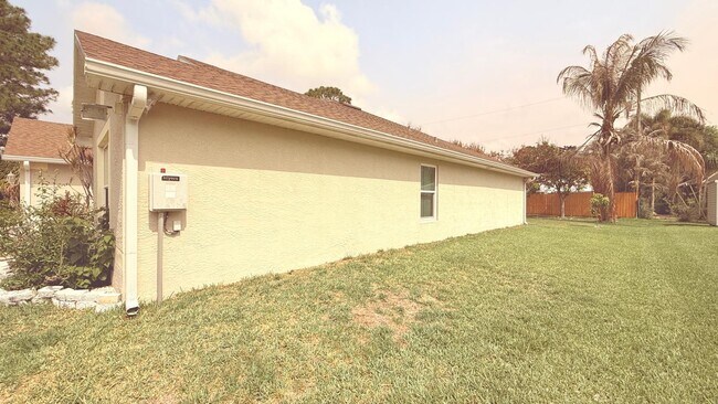 Building Photo - 1613 SW Whipple Ave