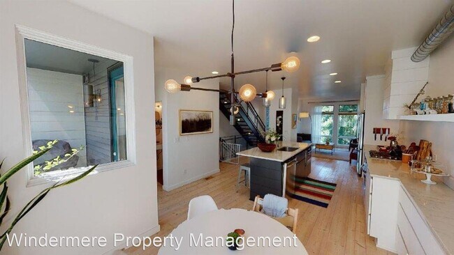 Foto del edificio - 3 br, 3.5 bath House - 162 N 5th Ave