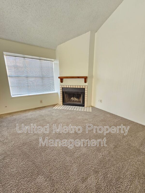 Building Photo - 4601 N 102nd Ave